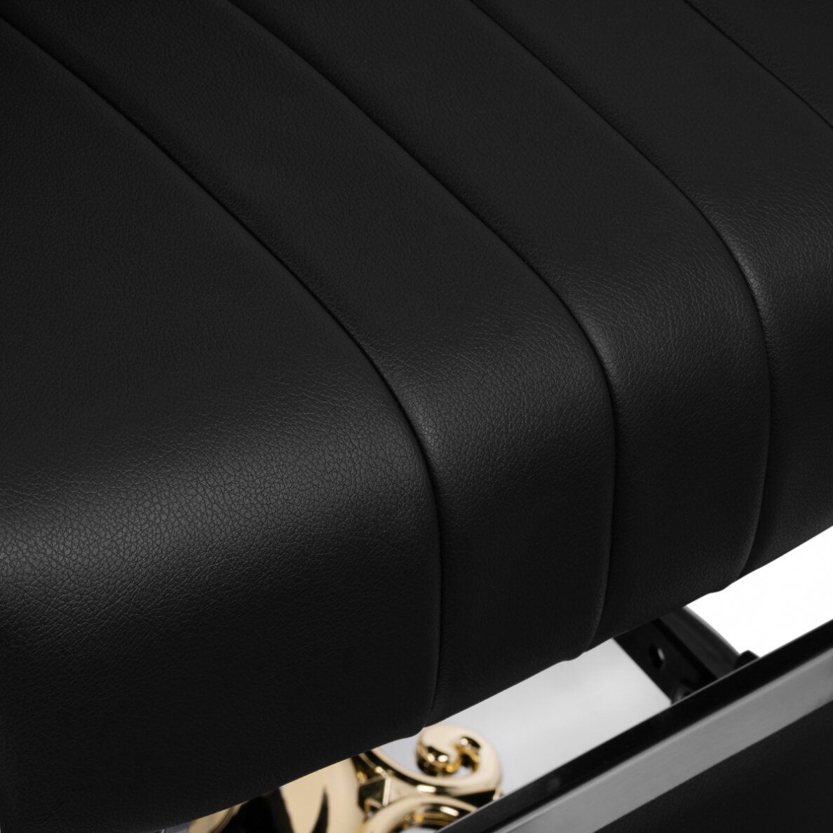 LIVIO fekete arany díszitéssel borbélyszék