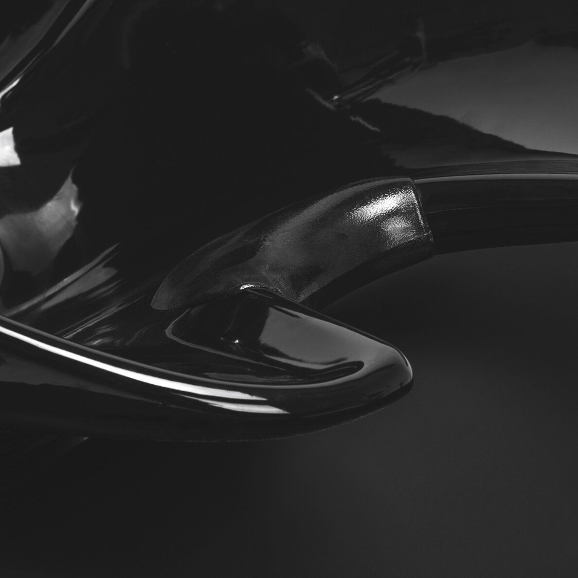 SYLVIA fekete fejmosó elektromos lábemelővel SYLVIA fekete fejmosó elektromos lábemelővel